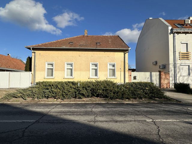 Eladó családi ház, Jászberényben 47.8 M Ft, 3 szobás