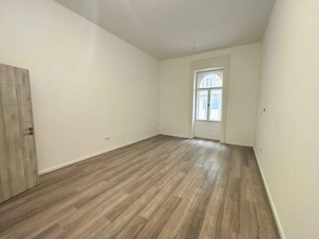 Eladó téglalakás, Budapesten, VI. kerületben, Weiner Leó utcában