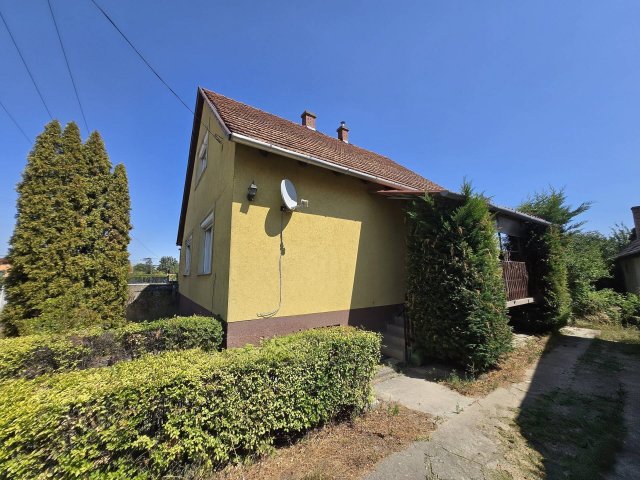 Eladó családi ház, Szigetszentmiklóson 109 M Ft, 4 szobás
