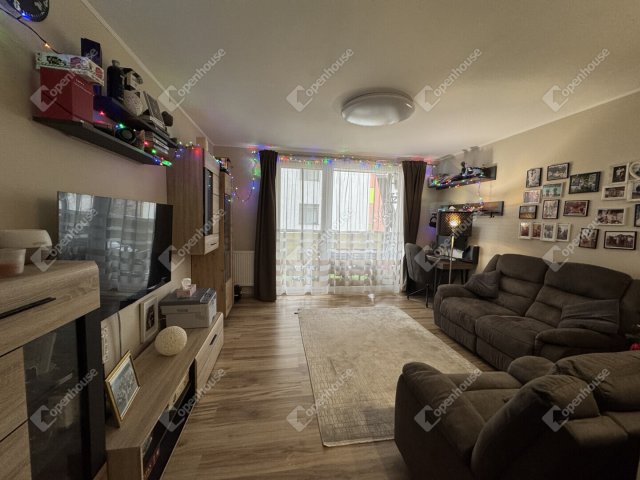 Eladó téglalakás, Győrött 91.5 M Ft, 3 szobás