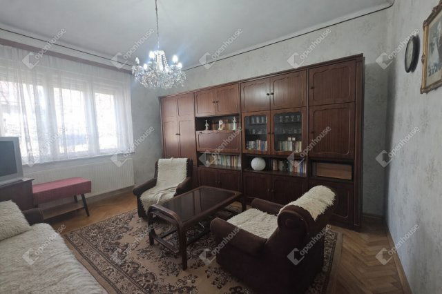 Eladó téglalakás, Győrött 75 M Ft, 3 szobás