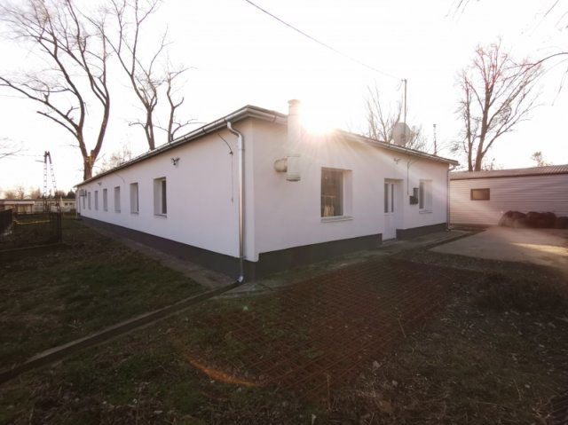 Eladó ipari ingatlan, Pécsett 129.9 M Ft, 3 szobás