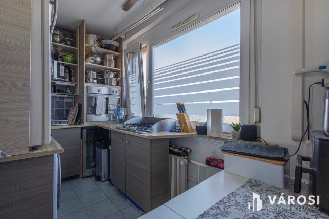 Eladó panellakás, Szegeden 65.99 M Ft, 4 szobás