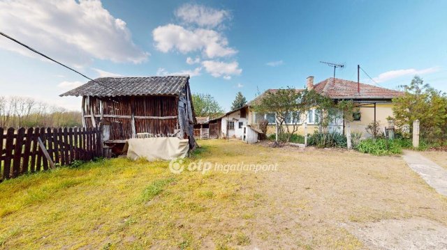 Eladó családi ház, Apagyon 24 M Ft, 2+1 szobás
