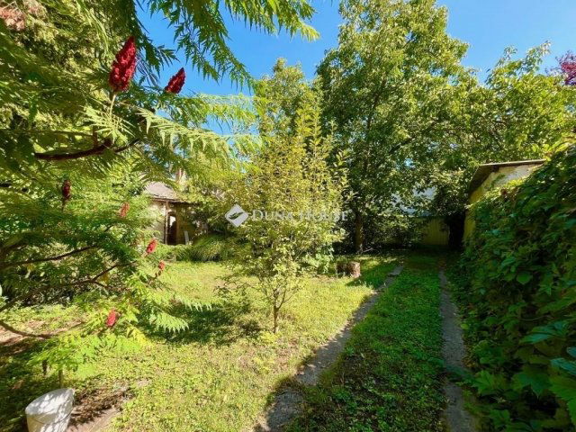 Eladó családi ház, Székesfehérvárott 159.9 M Ft, 4 szobás