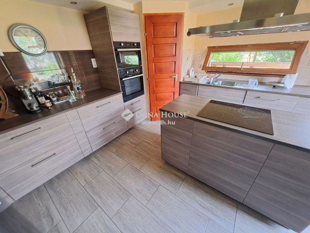 Eladó családi ház, Kecskeméten 149 M Ft, 5 szobás