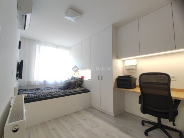 Kiadó téglalakás, albérlet, Pécsett 290 E Ft / hó, 3 szobás
