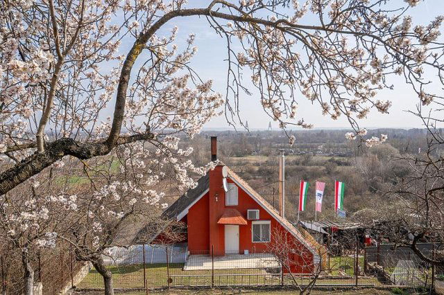 Eladó családi ház, Budapesten, III. kerületben 139.9 M Ft