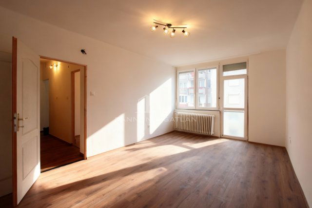 Eladó téglalakás, Hajmáskéren 26.8 M Ft, 2 szobás