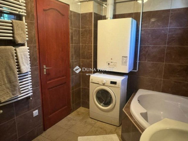 Eladó családi ház, Budapesten, XX. kerületben 99 M Ft, 7 szobás