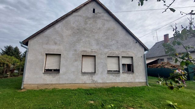 Eladó családi ház, Sásdon 16.9 M Ft, 4 szobás