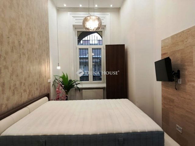 Eladó téglalakás, Budapesten, VII. kerületben 127.5 M Ft