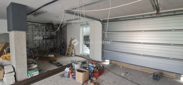 Eladó családi ház, Budapesten, XV. kerületben 800 M Ft