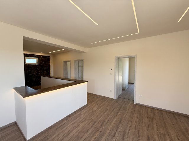 Eladó téglalakás, Debrecenben 129 M Ft, 5 szobás