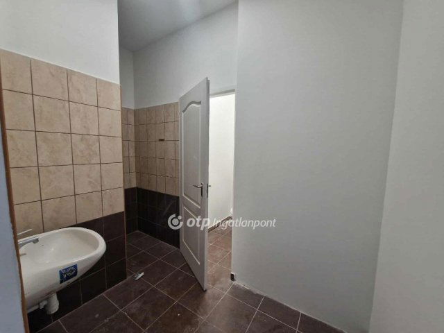 Eladó téglalakás, Tápiószelén 33.99 M Ft, 3 szobás