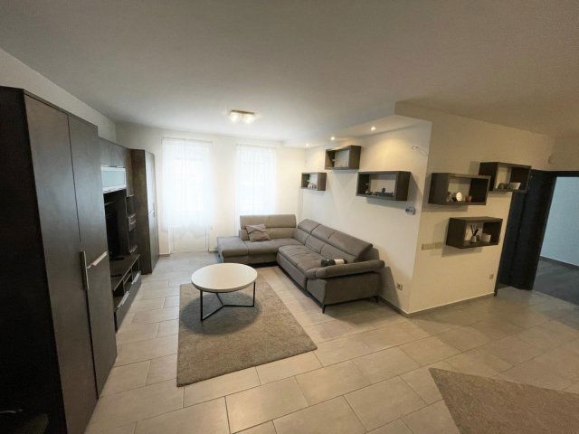 Kiadó téglalakás, albérlet, Pakson 350 E Ft / hó, 2 szobás