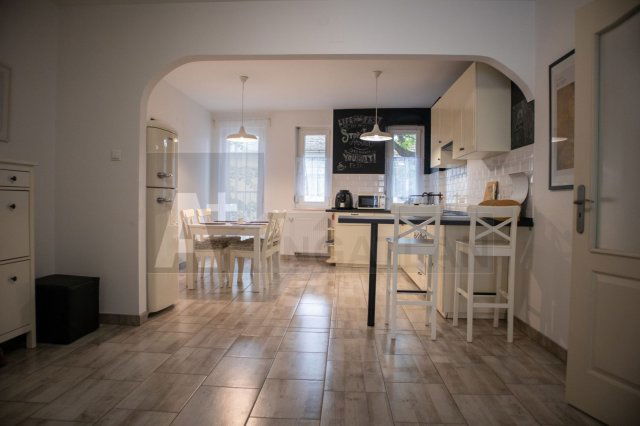 Kiadó téglalakás, albérlet, Szegeden 250 E Ft / hó, 3 szobás