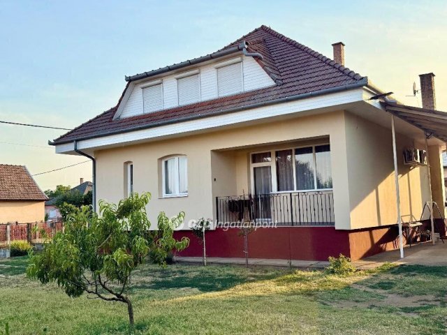 Eladó családi ház, Kálmánházán 74.9 M Ft, 5 szobás