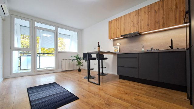 Eladó panellakás, Pécsett 56.9 M Ft, 2+2 szobás