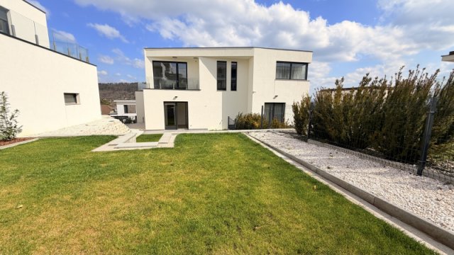 Eladó ikerház, Budapesten, III. kerületben 324.9 M Ft, 4 szobás