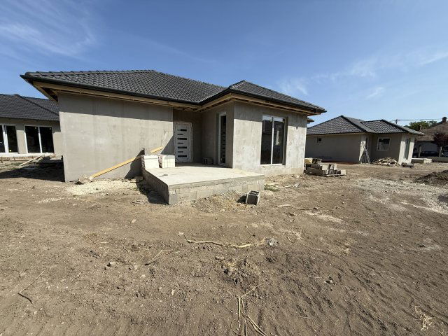 Eladó családi ház, Bicskén 89 M Ft, 3 szobás