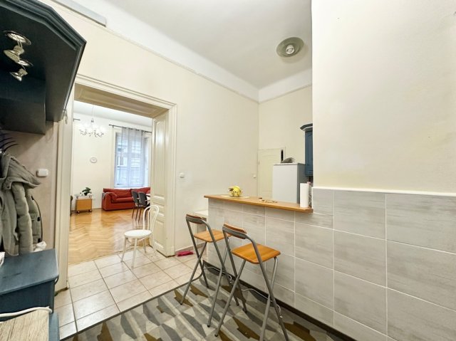 Eladó téglalakás, Budapesten, VI. kerületben, Nagymező utcában