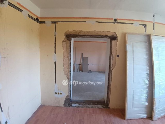 Eladó családi ház, Tiszapüspökin 9.9 M Ft, 2 szobás