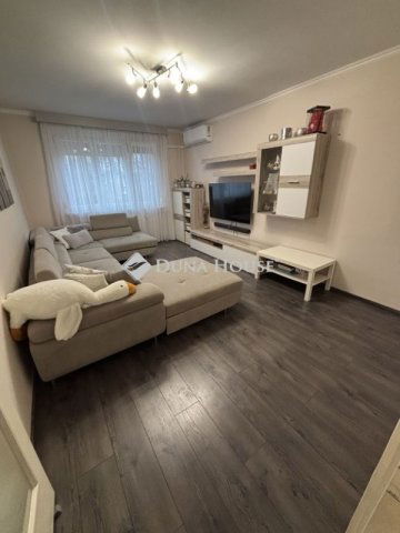 Eladó panellakás, Szegeden 59.9 M Ft, 3 szobás