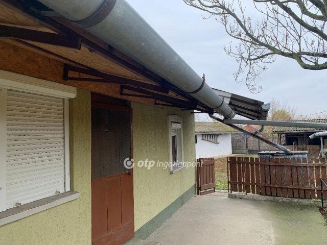 Eladó családi ház, Fegyverneken 20.9 M Ft, 3 szobás