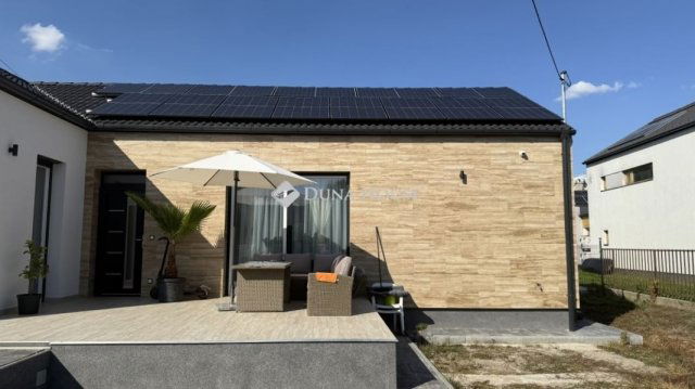 Eladó ikerház, Százhalombattán 149 M Ft, 3 szobás