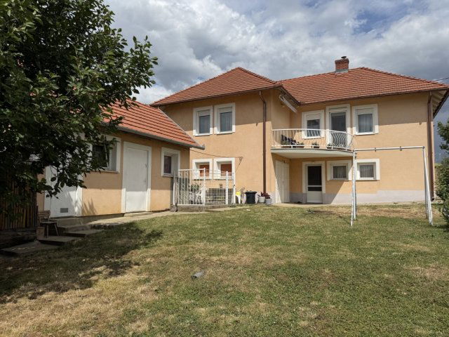 Eladó családi ház, Pécsett 115 M Ft, 3 szobás