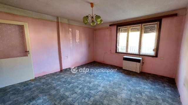 Eladó családi ház, Kisújszálláson 16.5 M Ft, 2 szobás