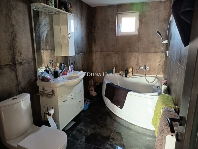 Eladó családi ház, Makón 52.5 M Ft, 3 szobás