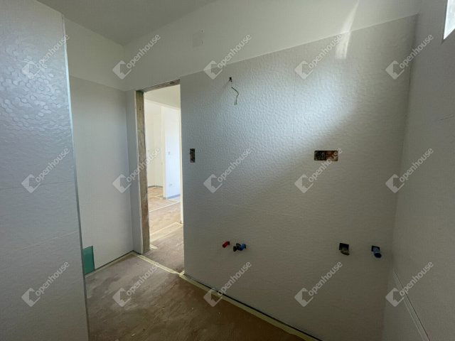 Eladó családi ház, Környén 84.9 M Ft, 2+1 szobás