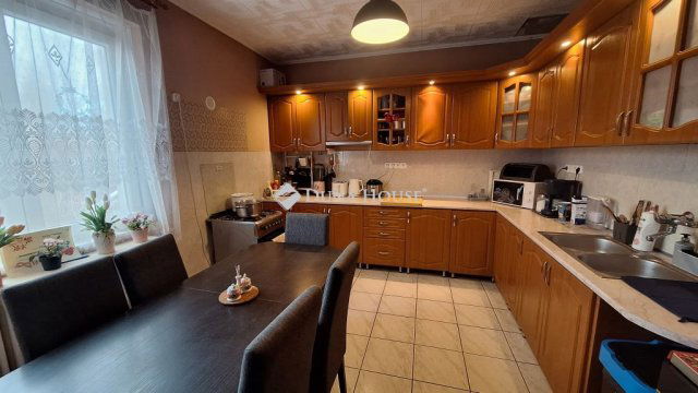 Eladó családi ház, Sárbogárdon 59.9 M Ft, 6 szobás