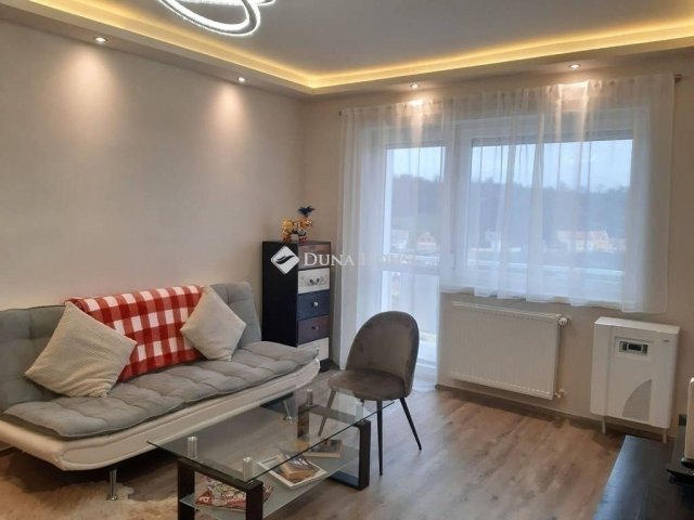 Eladó téglalakás, Pécsett 49 M Ft, 1 szobás