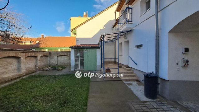 Eladó családi ház, Kecskeméten 85 M Ft, 6+1 szobás
