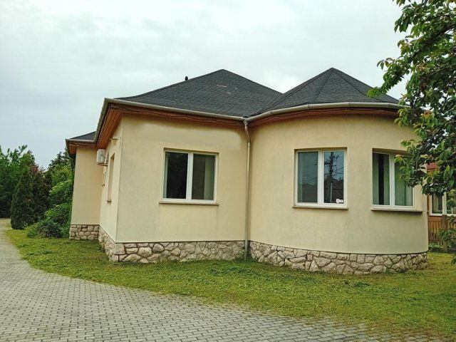 Eladó iroda, Lábatlanon 130 M Ft, 6 szobás / költözzbe.hu