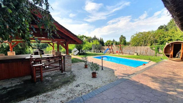 Eladó nyaraló, Békésszentandráson 175 M Ft, 3+5 szobás