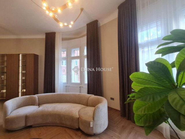 Eladó téglalakás, Budapesten, VII. kerületben 179 M Ft, 3 szobás