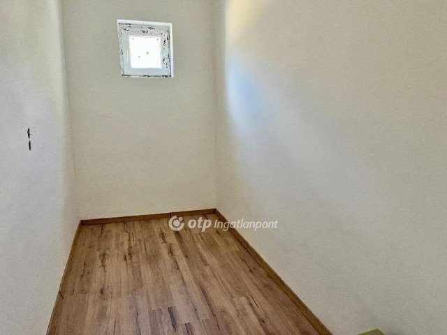 Eladó családi ház, Újszászon 34.99 M Ft, 3+1 szobás
