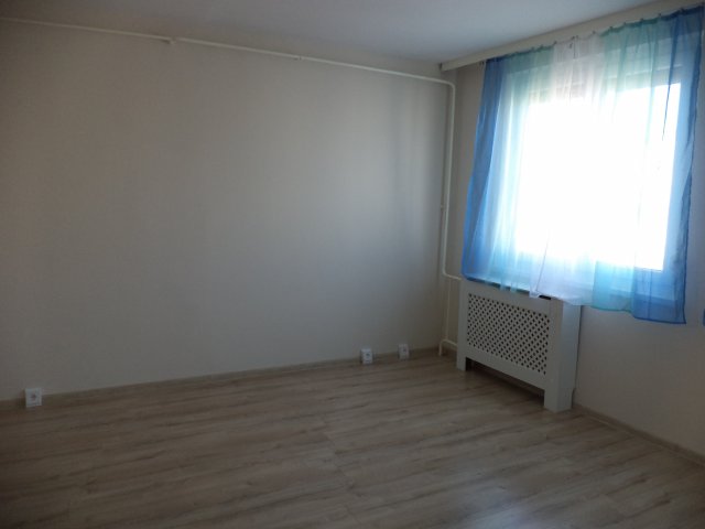 Kiadó panellakás, albérlet, Hajmáskéren 90 E Ft / hó, 1 szobás