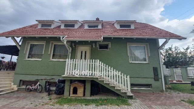 Eladó családi ház, Veresegyházon 109 M Ft, 7 szobás