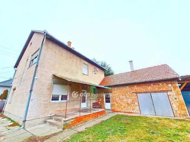 Eladó családi ház, Abonyban 42.9 M Ft, 6 szobás