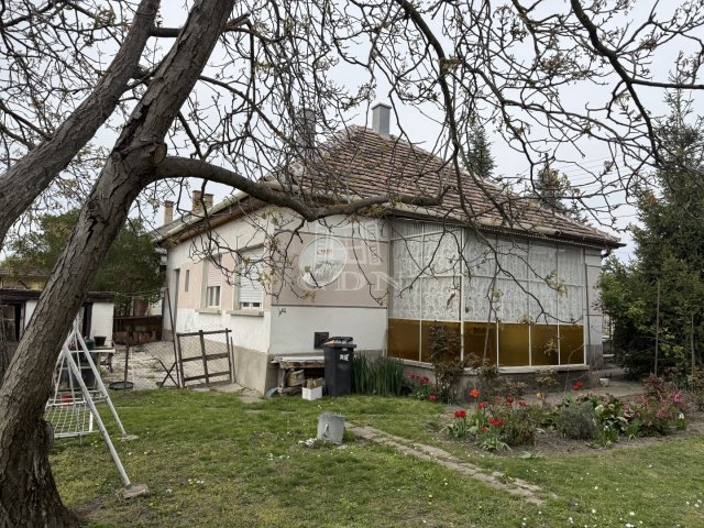 Eladó családi ház, Székesfehérvárott 66.9 M Ft, 2+1 szobás