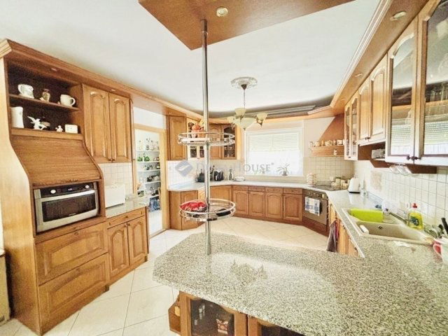 Eladó családi ház, Szigetszentmiklóson 255 M Ft, 7 szobás