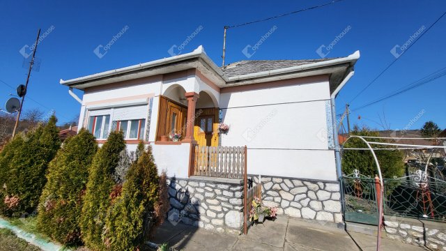 Eladó családi ház, Kácson 34.99 M Ft, 5 szobás