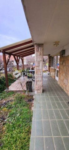 Eladó családi ház, Vácon 104.99 M Ft, 6 szobás