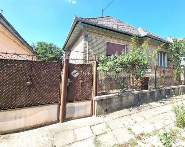 Eladó családi ház, Zsámbokon 38 M Ft, 3 szobás