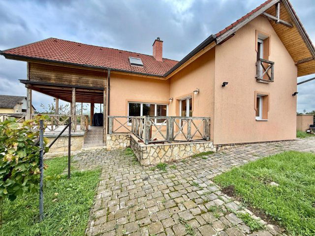 Eladó családi ház, Sárváron 99.9 M Ft, 4 szobás